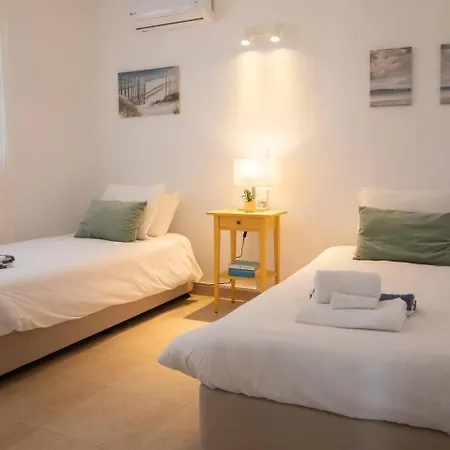 Thalia's In Chorio * Tala